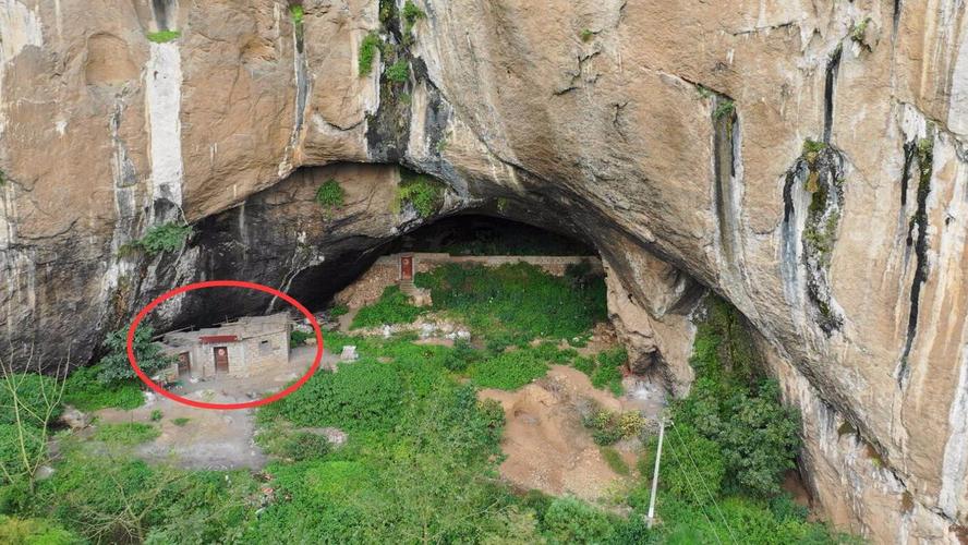 贵州深山发现一大山洞,洞中住有一户人家,过着神仙般的生活